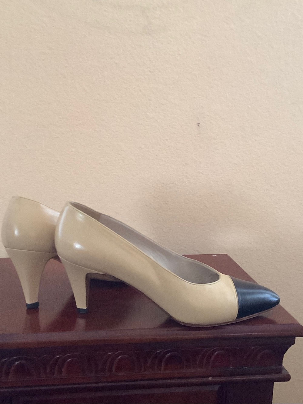 CHANEL Beige and Black Pointed Toe Leather Pumps - Picture 3 of 5